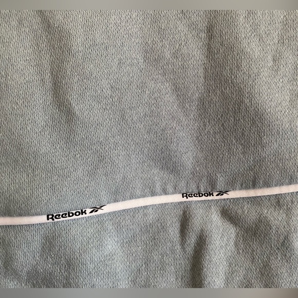NWT Reebok Cropped Sweatshirt - Picture 2 of 7